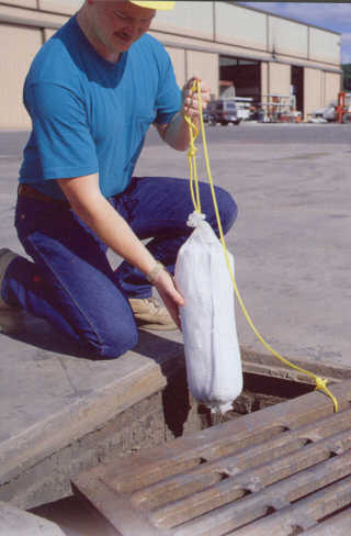 Ölschaden-Sanierung: GUT-Sumpfskimmer (Durchmesser 20 cm) mit Leine zum Rückholen